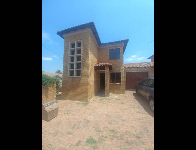 3 BEDROOM DUPLEX FOR SALE IN DALPARK EXT 11